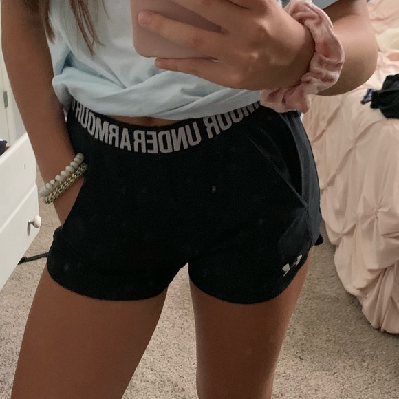 women’s under armour shorts - Picture 2 of 2